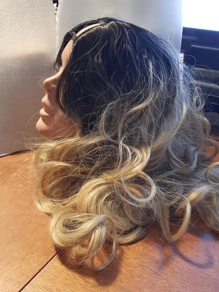 New ! Women Brown To Blonde Wavy 24 In Wig Dark Roots Fading To Light Ash Blonde — image 4 of 7